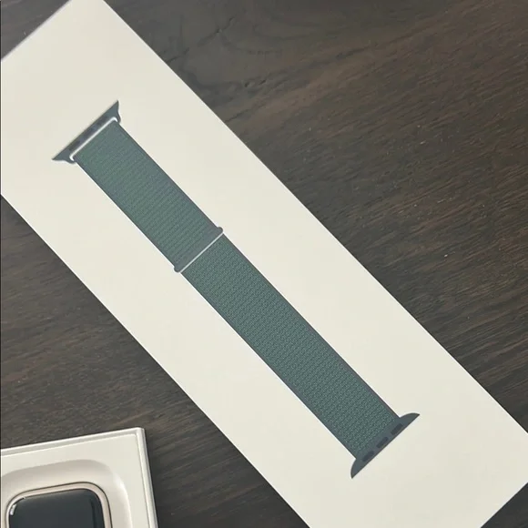 NWT Apple Watch SE (2nd Gen) w/ GPS 40mm - Picture 2 of 15